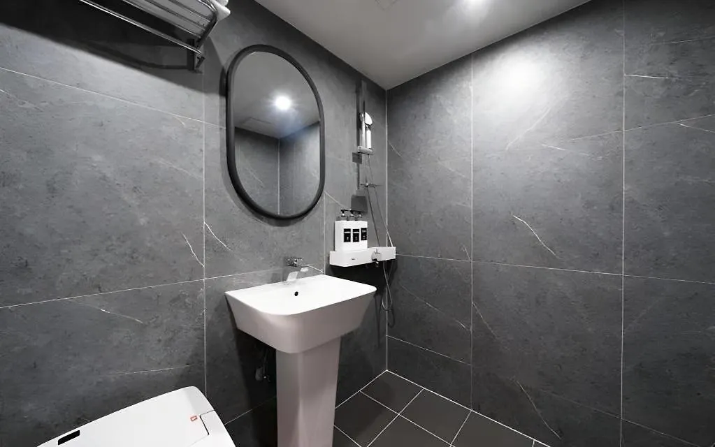 Jongro Hotel Laboum 2*, Seoul