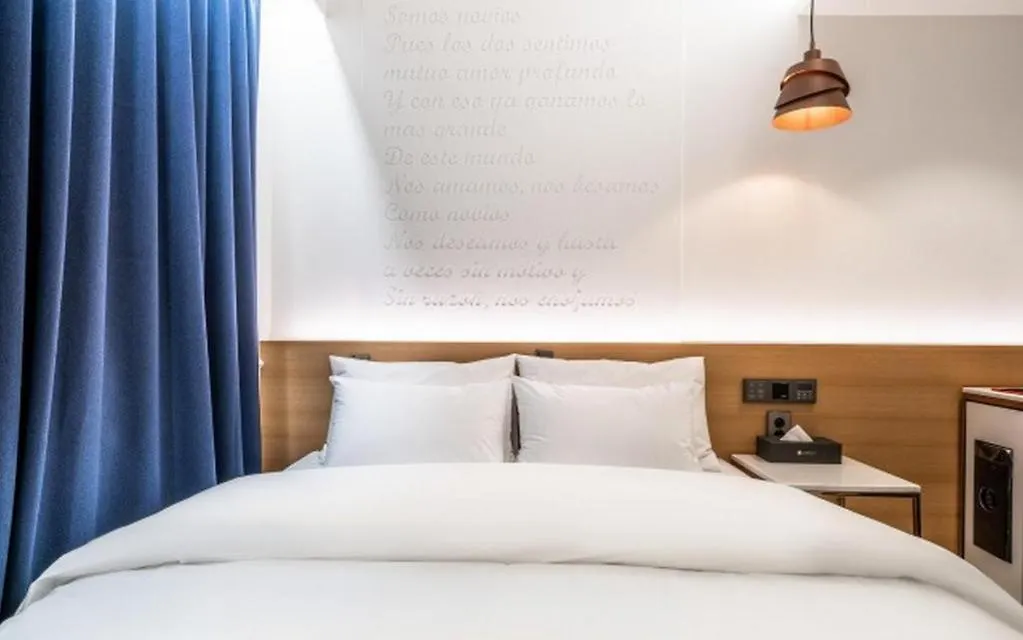 Jongro Hotel Laboum 2*, Seoul South Korea