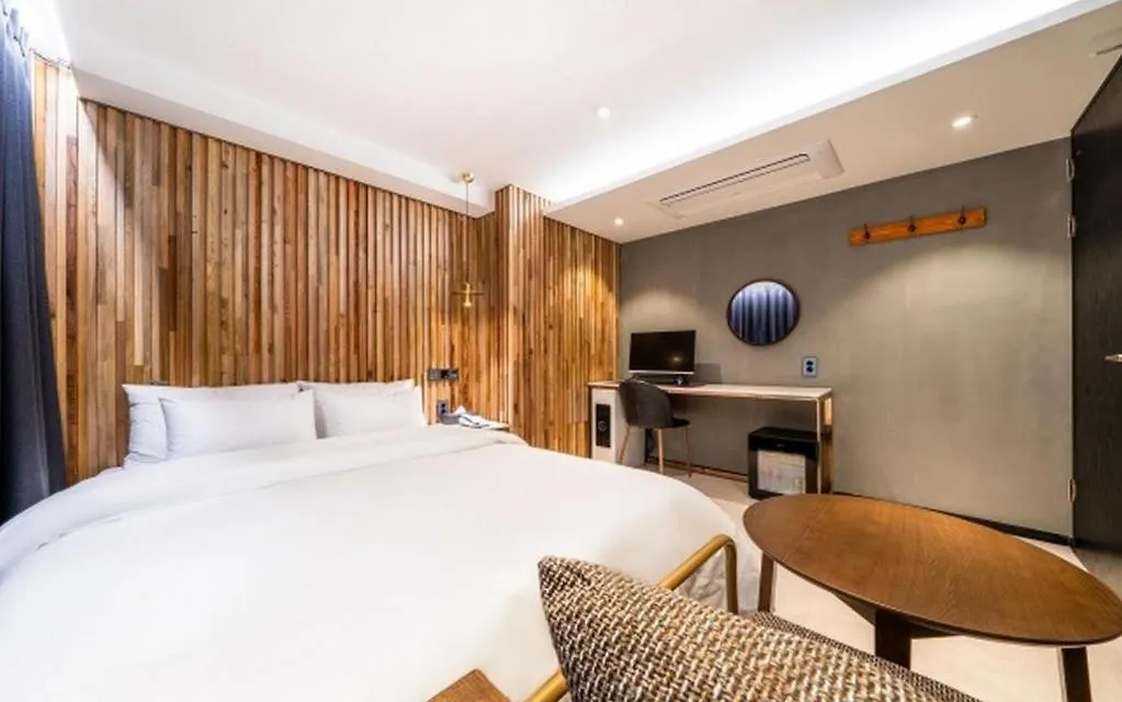 Jongro Hotel Laboum