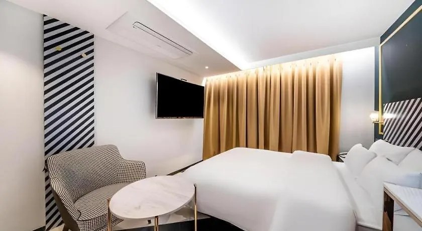 Jongro Hotel Laboum 2*, Seoul South Korea