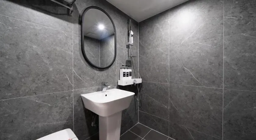 Jongro Hotel Laboum 2*, Seoul South Korea