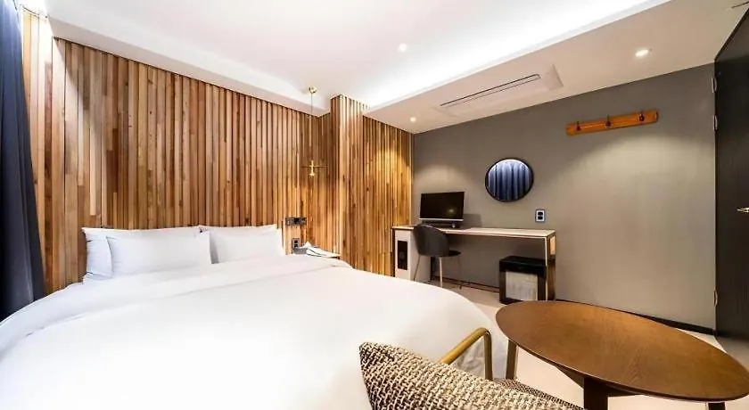 Jongro Hotel Laboum 2*, Seoul