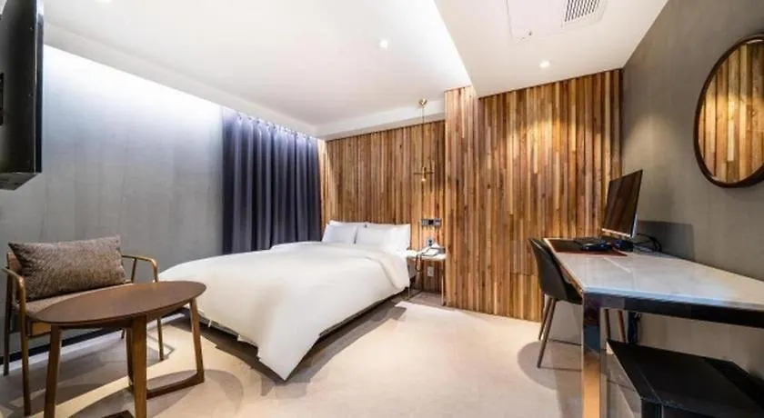 Jongro Hotel Laboum